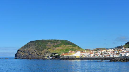 pohľad na pobrežie jedného z Azorských ostrovov
