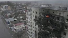 Zničená budova po ostreľovaní ruskými vojskami.