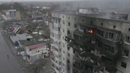 Zničená budova po ostreľovaní ruskými vojskami.