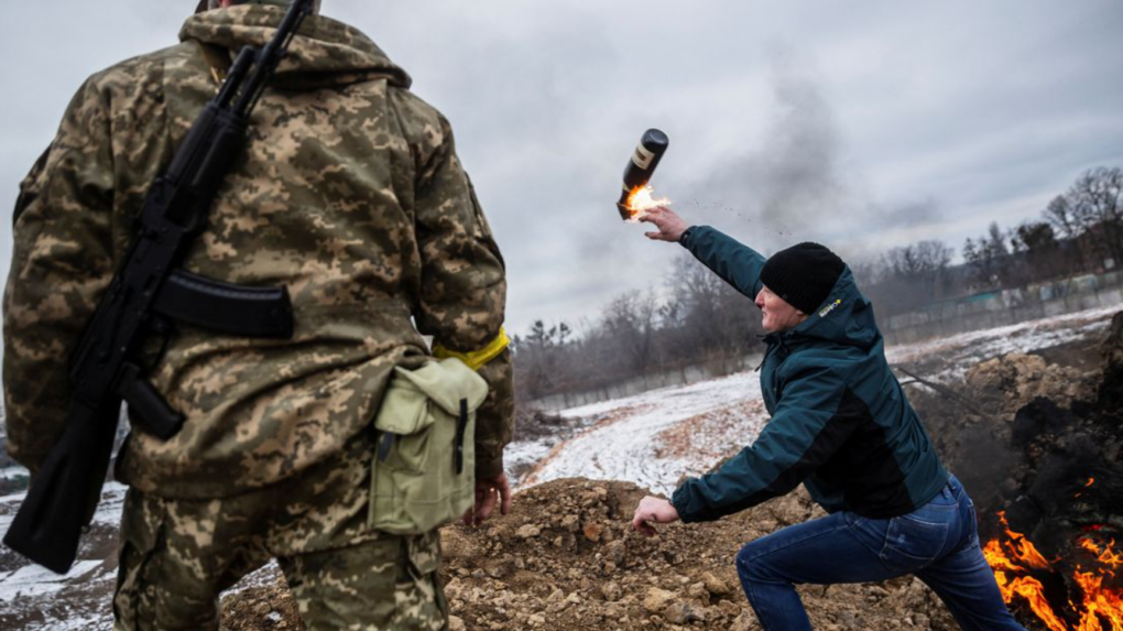 Ruské sily zadržali v Chersonskej oblasti 400 protestujúcich, tvrdí Kyjev