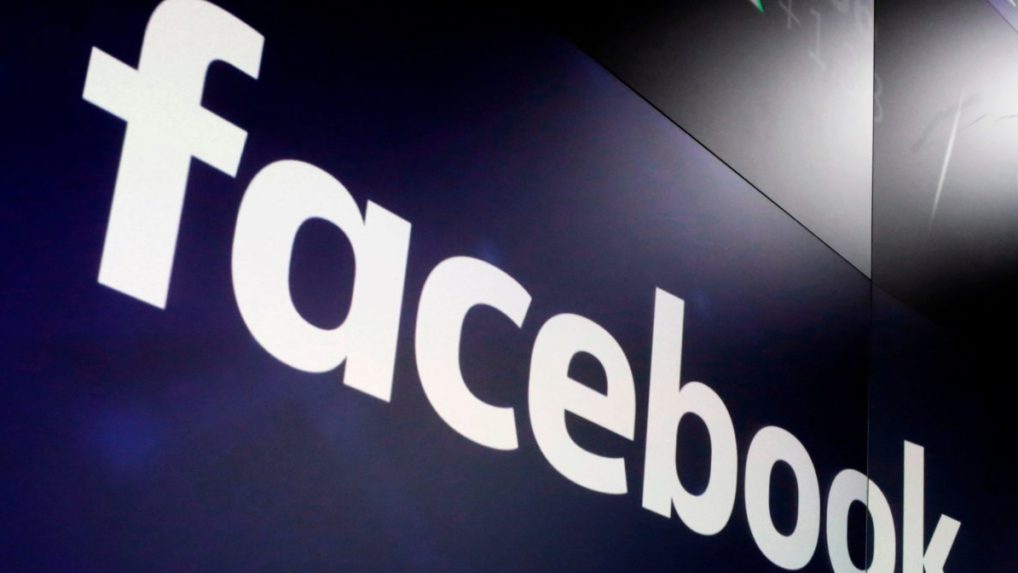 Facebook v USA zablokoval vplyvnú skupinu šíriacu dezinformácie o koronavíruse