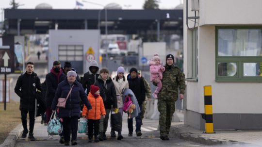 Utečenci z Ukrajiny prichádzajú do Poľska.