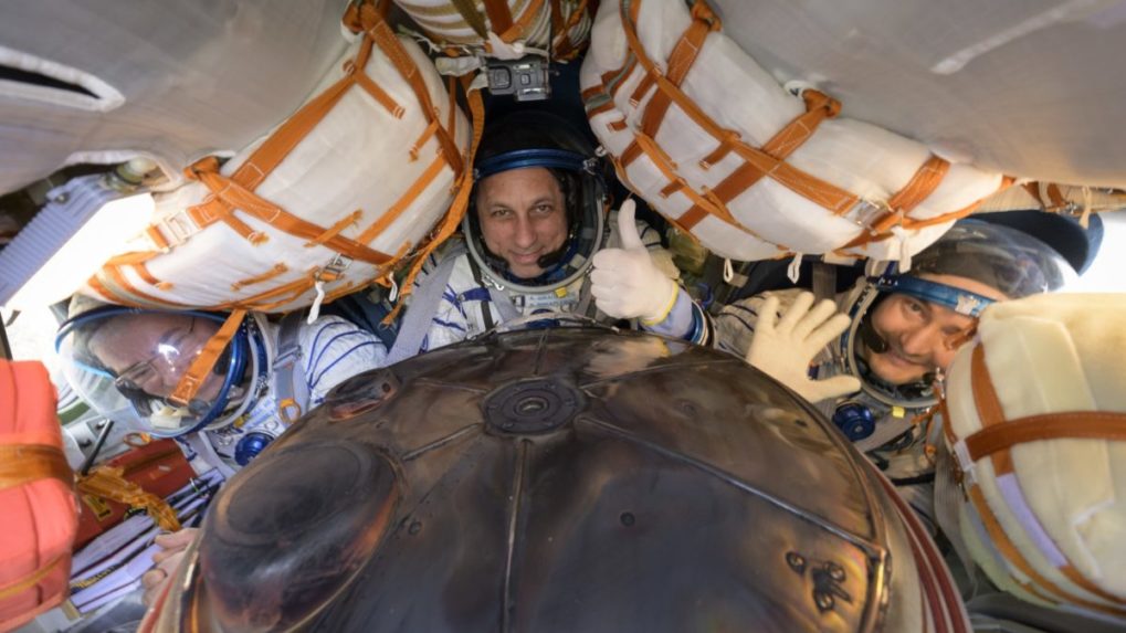 Dvaja ruskí kozmonauti sa spolu s Američanom vrátili z ISS