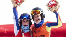 Slovenská reprezentantka v lyžovaní Alexandra Rexová s navádzačkou Evou Trajčíkovou