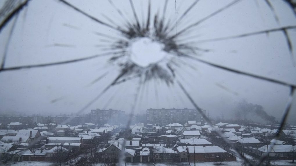 Mariupol čelí humanitárnej blokáde, mestu chýba elektrina aj voda
