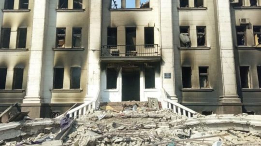 Na snímke mariupolské divadlo zničené po ruskom bombardovaní.