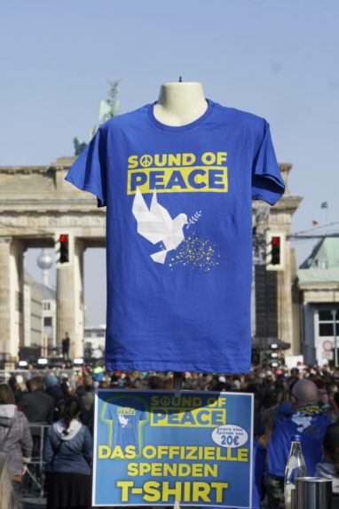 V nemeckých mestách sa zišli tisíce ľudí, aby vyjadrili nesúhlas s vojnou na Ukrajine.