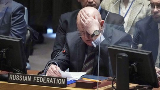 Ruský veľvyslanec pri OSN Vasilij Nebenzia na zasadnutí Bezpečnostnej rady OSN o humanitárnej kríze na Ukrajine.