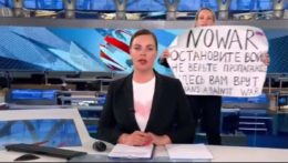 Protest proti vojne v štátnej ruskej TV