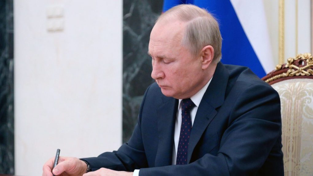 Putin podpísal zákon trestajúci sabotáže aj doživotnými trestami
