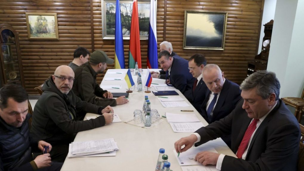 Rusko a Ukrajina sa dohodli na vytvorení koridorov pre evakuáciu civilistov