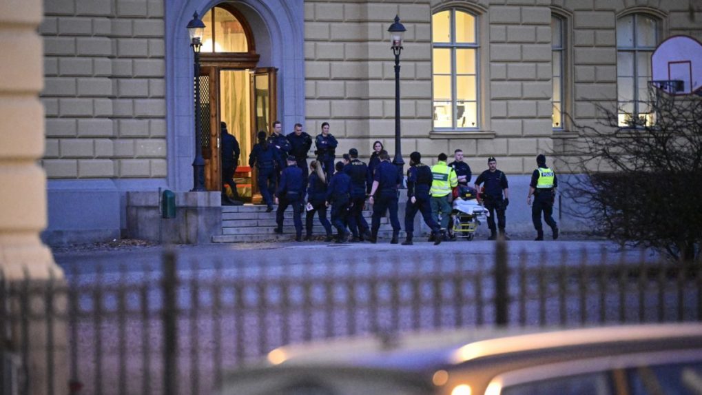 Po útoku nožom na strednej škole vo Švédsku zomreli dve ženy