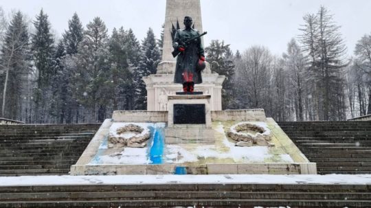 Pokreslený pamätník sovietskej armády vo Svidníku.