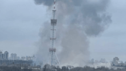 Televízna veža v Kyjeve čelí útokom ruskej armády.