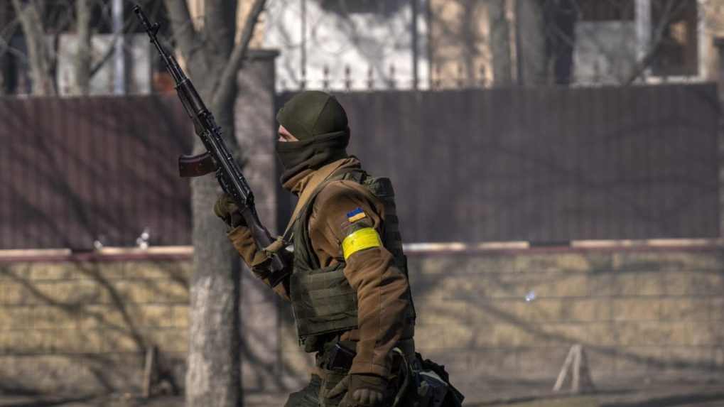 V meste Ochtyrka ruské delostrelectvo pravdepodobne zabilo 70 ukrajinských vojakov