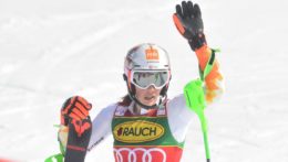 Na snímke slovenská lyžiarka Petra Vlhová v cieli po 2. kole finále slalomu žien Svetového pohára v alpskom lyovaní vo francúzskom stredisku Courchevel/Meribel.