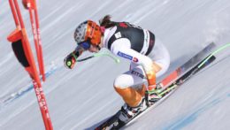 Na snímke slovenská lyžiarka Petra Vlhová na trati super-G počas podujatia Svetového pohára žien v lyžovaní vo švajčiarskom stredisku v Lenzerheide.