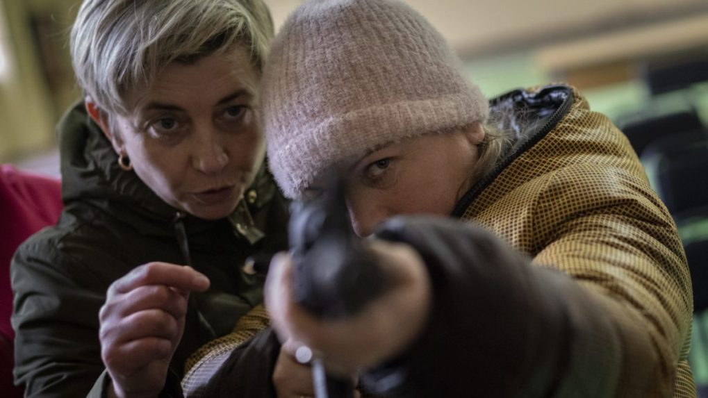 Zákon povoľuje ukrajinským civilistom strieľať na nepriateľských vojakov