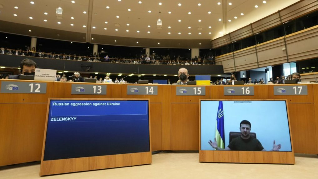 Poslanci Európskeho parlamentu podporili prísnejšie sankcie proti Rusku