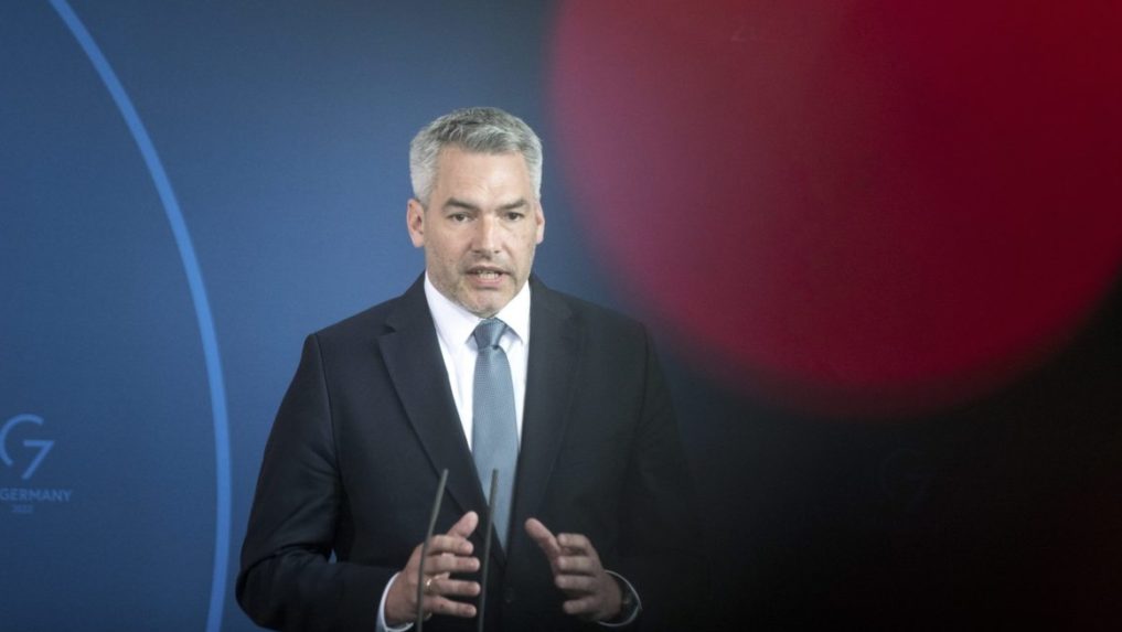 Vrcholní rakúski politici sa vzdajú zvyšovania platov