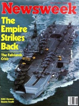 Na snímke titulná strana magazínu Newsweek z 19. 4. 1982 zobrazujúca vlajkovú loď britského námorníctva Hermes.