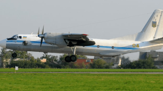 ukrajinské lietadlo sovietskeho pôvodu Antonov An-26.
