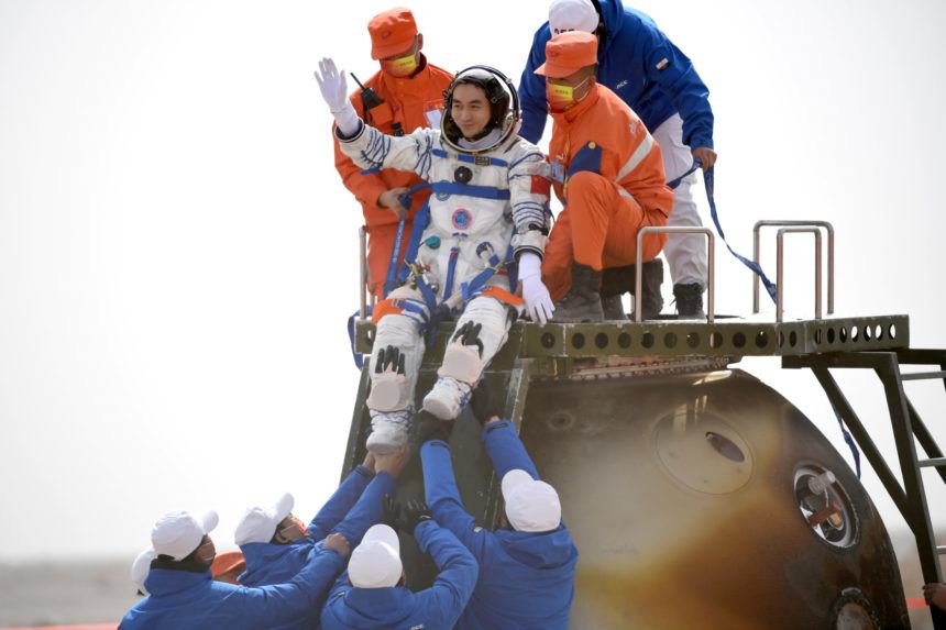 Traja čínski tajkonauti sa vrátili z vesmíru, prekonali národný rekord