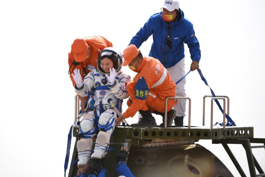 Traja čínski tajkonauti sa vrátili z vesmíru, prekonali národný rekord