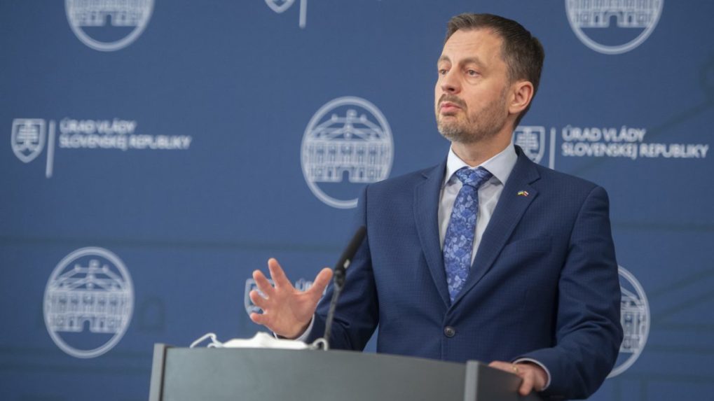 Premiér: Slovensko ponúkne Ukrajine tím odborníkov na vyšetrovanie vojnových zločinov