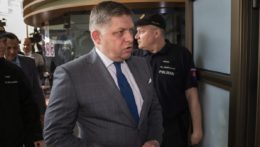 Obvinený expremiér a líder Smeru-SD Robert Fico prichádza vypovedať na Prezídium PZ 26. apríla 2022 v Bratislave.