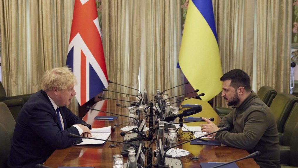 Johnson avizoval nový balík finančnej a vojenskej pomoci Ukrajine