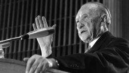 nemecký štátnik Konrad Adenauer v roku 1966.