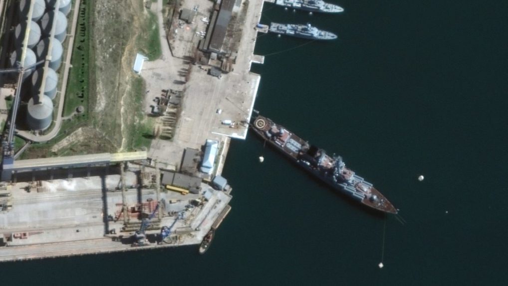 Na satelitnej snímke krížnik Moskva v prístavnom meste Sevastopol.