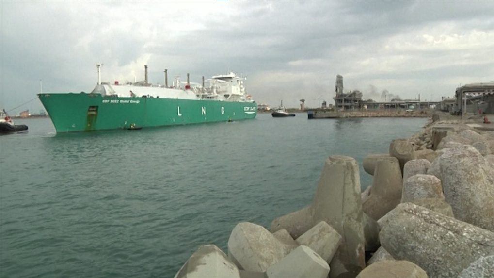 Desiatky tankerov s LNG vyčkávajú pri brehoch Európy, nemôžu vyložiť náklad