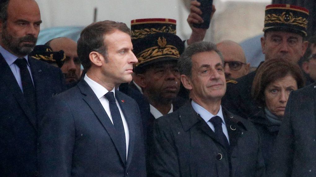 Macron odmietol tvrdenie, že Sarkozymu ponúkol politický vplyv za podporu