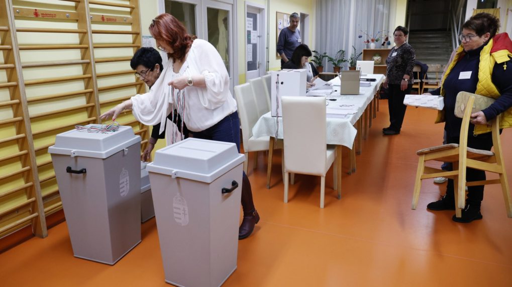 V Maďarsku sa začali parlamentné voľby