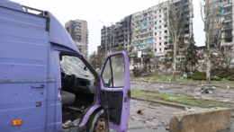 Zničené budovy v ukrajinskom meste Mariupol.
