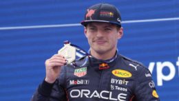 Obhajca majstrovského titulu v F1 Holanďan Max Verstappen z tímu Red Bull triumfoval v šprinte Veľkej ceny Emilia Romagna na okruhu v talianskej Imole.