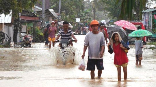 Zaplavená ulica na Filipínach.