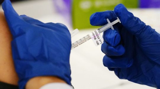 Očkovanie proti covidu vakcínou od Moderny.