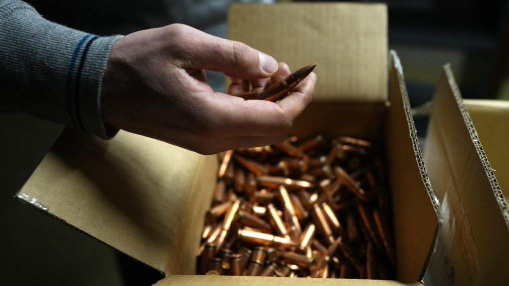 Európska komisia navrhla sprísnenie pravidiel pre strelné zbrane