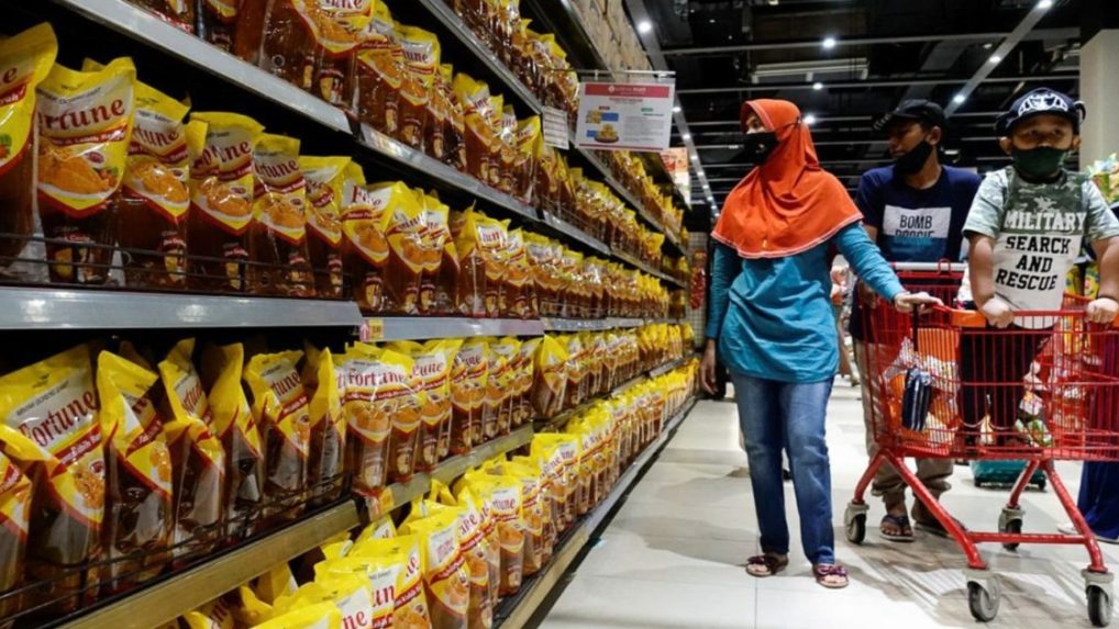 Indonézia zakáže vývoz palmového oleja. Potravinová kríza sa ešte zhorší