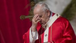 Pápež František celebruje omšu na Kvetnú nedeľu vo Vatikáne