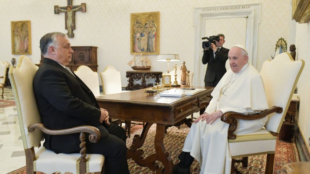 Pápež prijal Orbána. Vyjadril mu vďaku za prijímanie utečencov z Ukrajiny