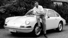Ferdinand Alexander Porsche s jeho ikonickým výtvorom - Porsche 911.