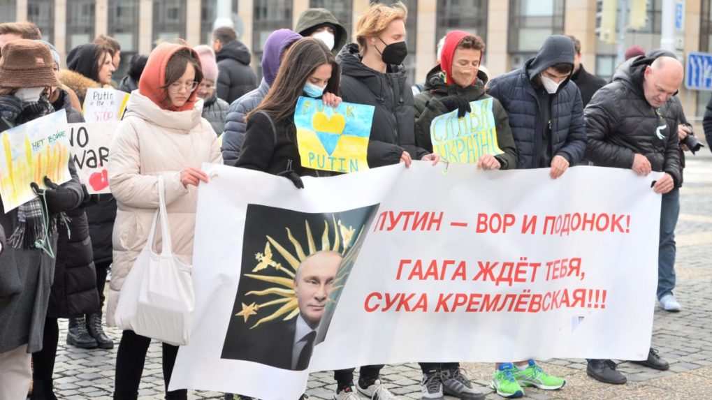 Rusi v Bratislave protestovali proti vojne