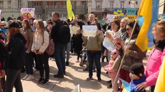 Protestujúci v Bratislave vyjadrili nesúhlas s vojenskou inváziou na Ukrajine.