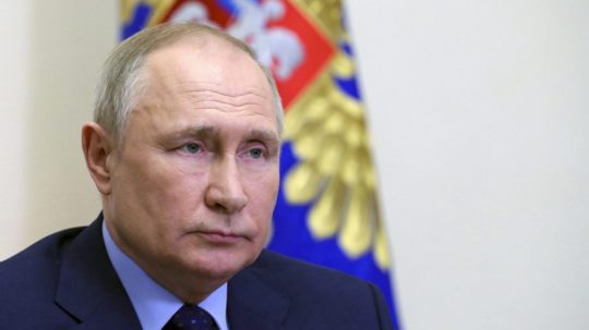 Na snímke ruský prezident Vladimir Putin predsedá zasadnutiu Bezpečnostnej rady.