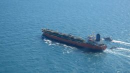 Na ilustračnej snímke ropný tanker.