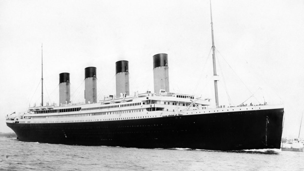 Luxusný zaoceánsky parník Titanic.